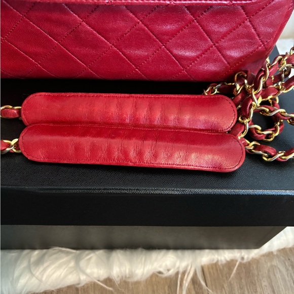 Chanel vintage red lambskin shoulder bag - Picture 3 of 11
